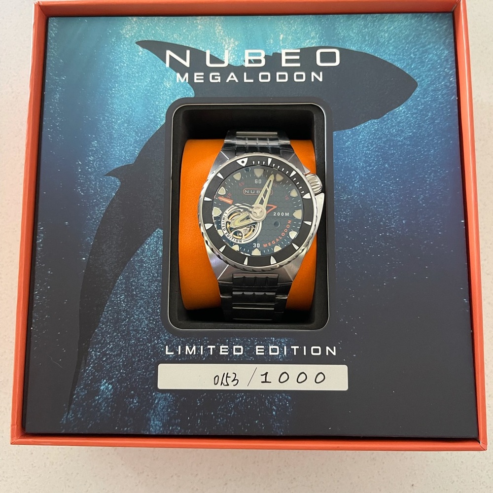 Nubeo Megalodon Watch